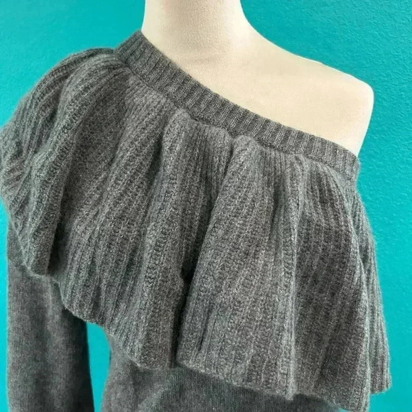 AQUA CASHMERE Gray One Shoulder Ruffled Pullover Sweater Size S - Picture 3 of 5